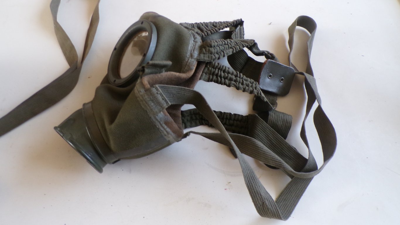 GM38 Auer Gas Mask (Luftschutz Issue)