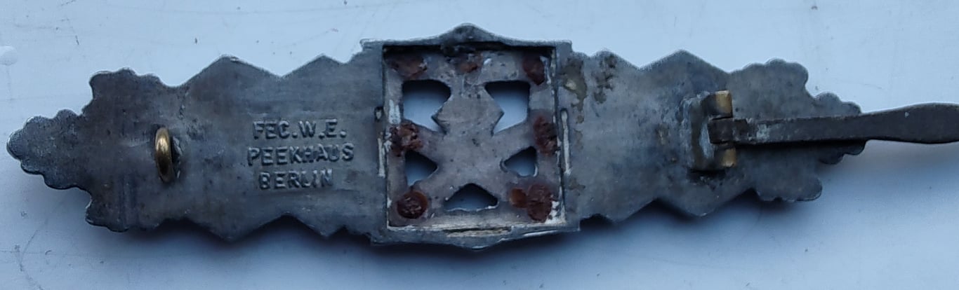 CLOSE COMBAT CLASP IN SILVER, BY W.E. PEEKHAUS