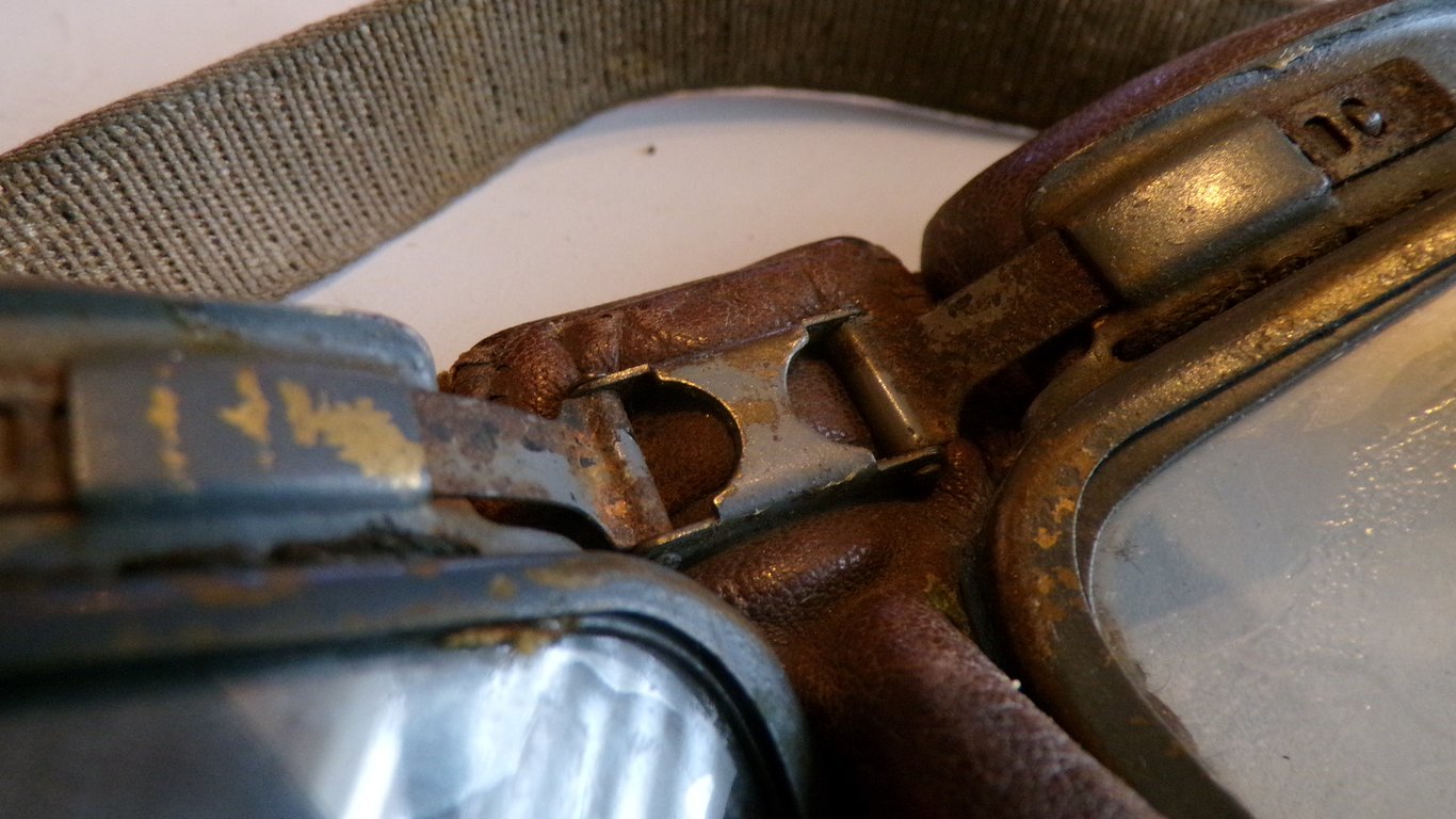 British RAF Mk VIII Flying Goggles – A.M Marked