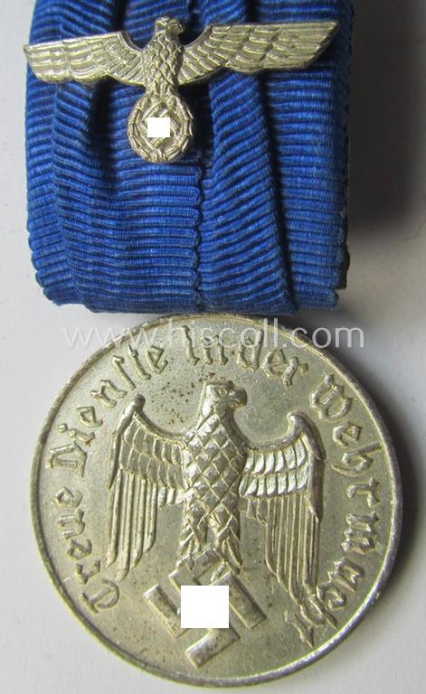 Attractive, silver-toned & detachable WH (Heeres o. KM) so-called: 'Einzelspange' showing a: 'WH-Dienstauszeichnung 4. Stufe' (as was intended for 4 years of loyal-service) and that shows a detailed, Heeres o. KM-type-eagle-device, period-attache...