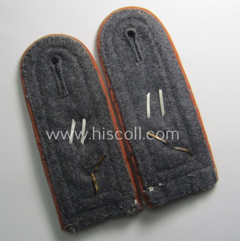 Fully matching - and neatly 'cyphered'! - pair of WH (Luftwaffe) NCO-type shoulderstraps as piped in the light-brown-coloured branchcolour, as was intended for a: 'Feldwebel der Nachrichten-Truppen u. Mitglied einer Nachrichtenschule'