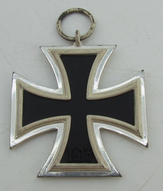 Iron Cross 2nd Class 1939 (Eisernes Kreuz 2. Klasse)– Maker “100”