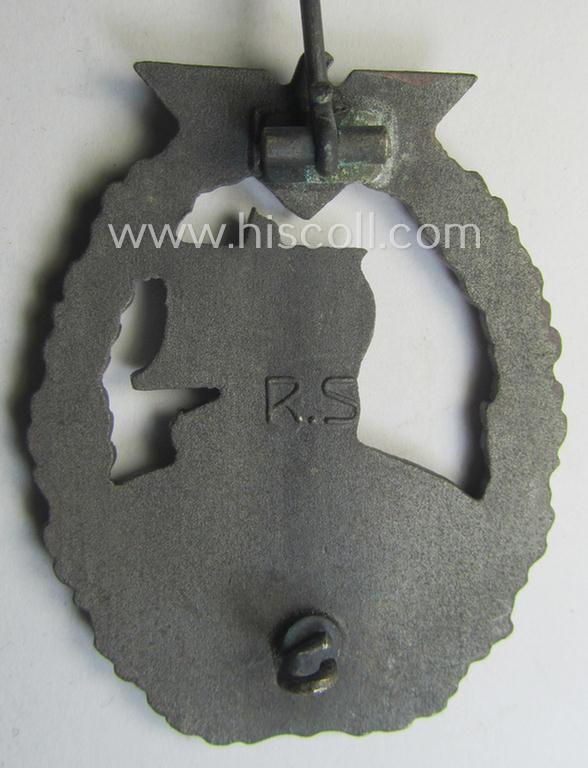 WH (KM) 'Hilfskreuzer-Kriegsabzeichen' (or: auxiliary-cruiser war-badge) being a typical, maker- (ie. 'R.S.'-) marked- and/or: 'Feinzink'-based example as was produced by the: 'Rudolf Souval'-company