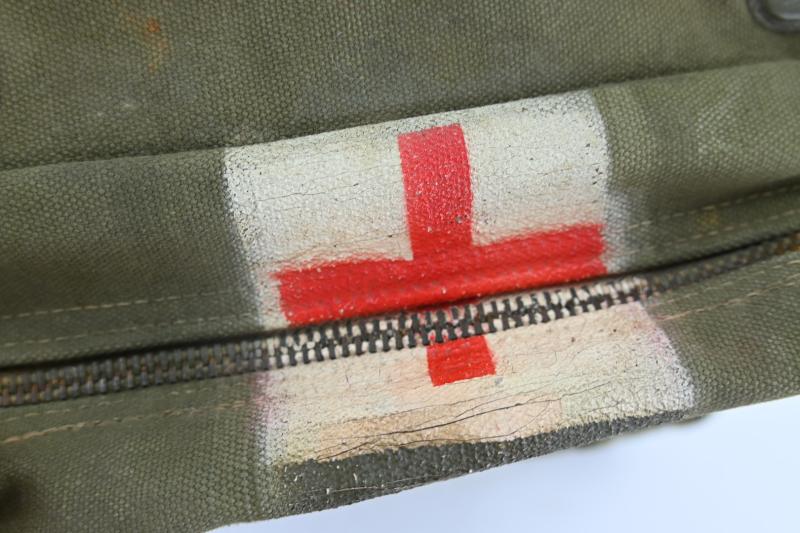USAAF WW2 Medical Department FIrst Aid Pouch with Red Cross marking