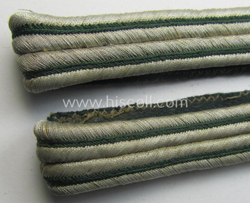 Attractive - and matching! - darker-green-coloured officers'-type shoulderboards (ie. 'Schulterstücke für Offiziere') as was specifically intended for a: 'Zugführer' serving within the: 'Sicherheits- u. Hilfsdienst o. SHD'