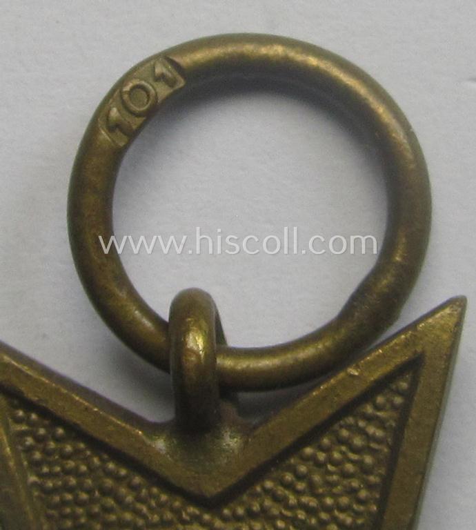 Fully matching medal-set: 'KvK 2. Klasse m. Schwn.' being a clearly maker- (ie. '101'-) marked specimen that comes in its ('variant'-pattern!) pouch by the 'Hersteller': 'Rudolf Tham - Gablonz a. N.'