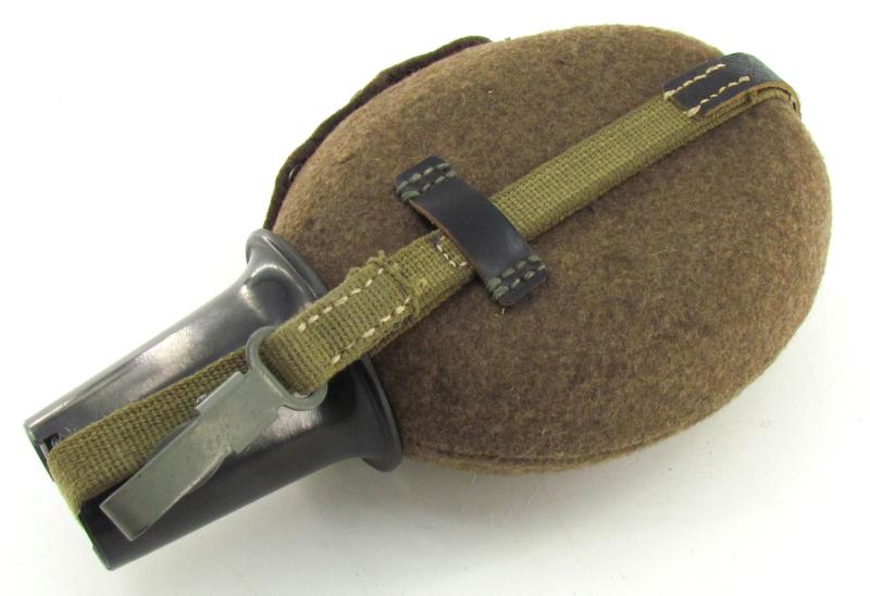Wehrmacht M31 Canteen with Webbing strap by VDNS42