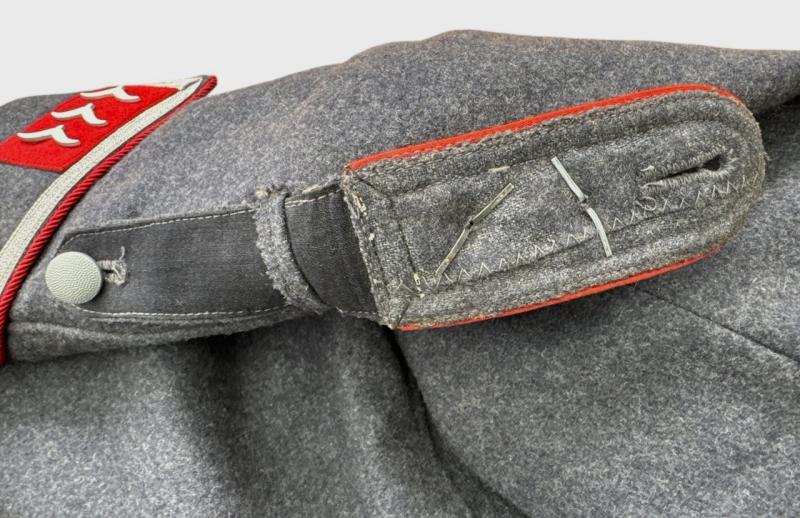 Luftwaffe Early Fliegerbluse for a "Feldwebel" of the Flak Artillery.