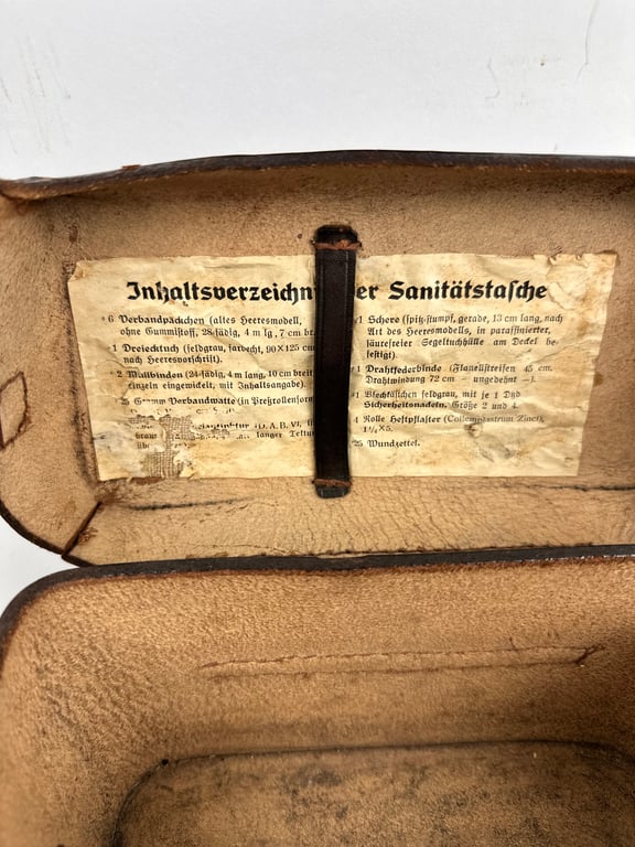 WW2 German "Sanitatertasche" with content