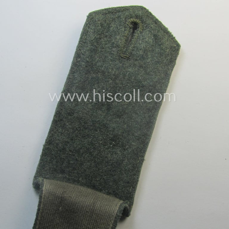 Superb - albeit regrettably single! - 'cyphered' (and I deem early-war-period), neatly hand-embroidered WH (KM) EM-type shoulderstrap: 'Soldat eines Küsten-Artillerie-Abtlgs.'