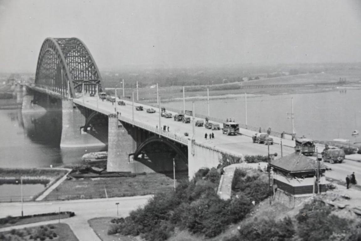 US WW2 Press Photo 'Nijmegen Bridge''