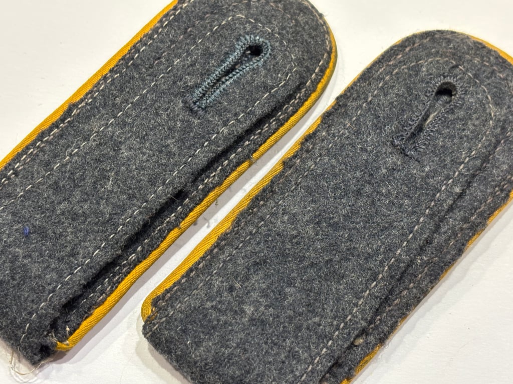 LW NCO shoulder boards - Feldwebel