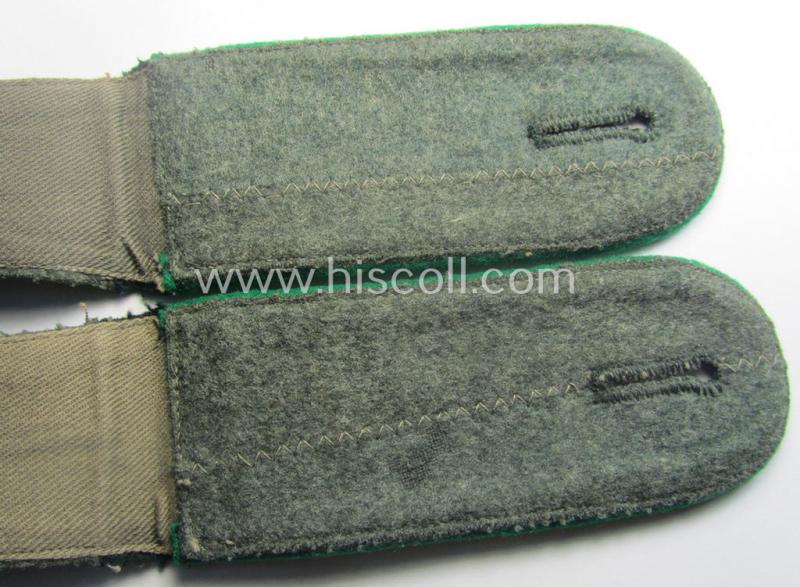 Pair of early- (ie. mid-) war-period so-called: 'M40'-pattern, WH (Heeres) EM-type shoulderstraps as piped in the 'grüner'-coloured branchcolour as intended for a: 'Soldat eines eines Jäger- o. Gebirgsjäger-Rgts.'