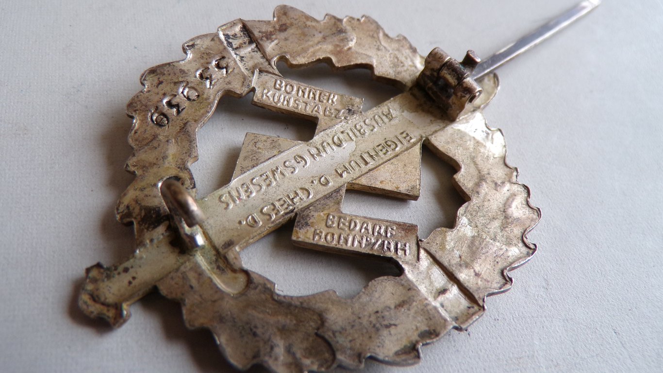 SA Sports Badge in Silver - Rare 1st Pattern