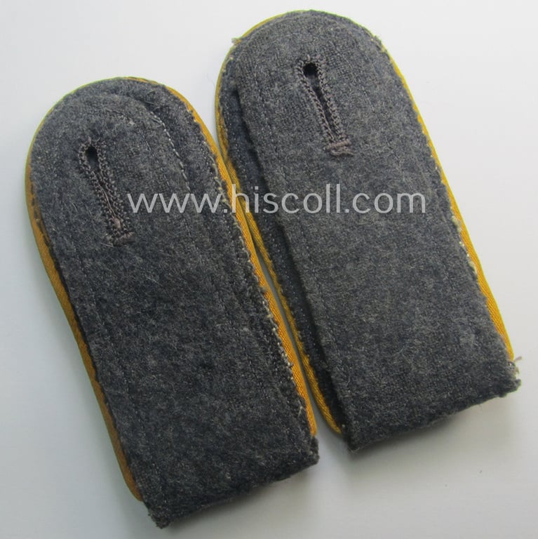 Pair of WH (Luftwaffe) NCO-type shoulderstraps: 'Oberfeldwebel der Flieger o. Fallschirmjäger-Trpn.'