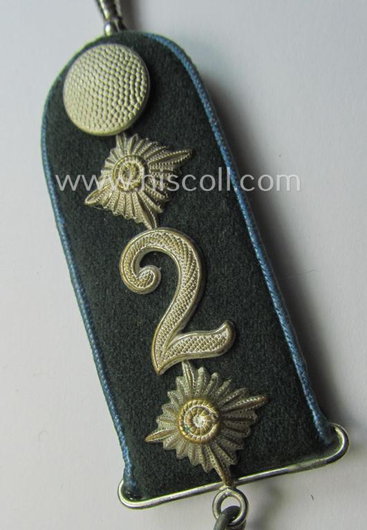 WH (Heeres) 'Nachschub'-related item: a semi-official, commemorative key-holder (aka: 'Url') depicting a (tiny) 'cyphered' shoulderstrap and chromed stirrup