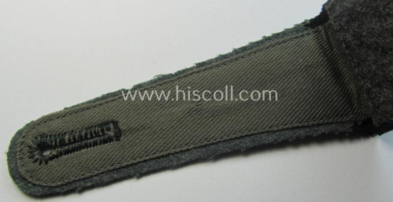 Single, WH (Heeres) EM-type 'cyphered' shoulderstrap: 'Soldat des Artillerie-Regiments 9'