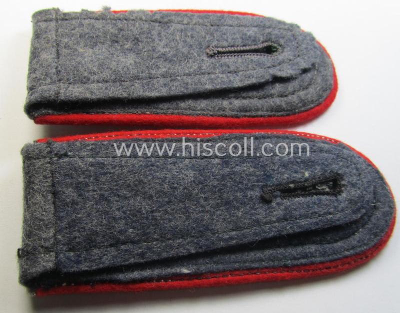 Neat - and/or fully matching! - pair of WH (Luftwaffe) NCO-type shoulderstraps as piped in the bright-red branchcolour as was intended for a: 'Feldwebel o. Wachtmeister der Flak-Artillerie-Truppen'