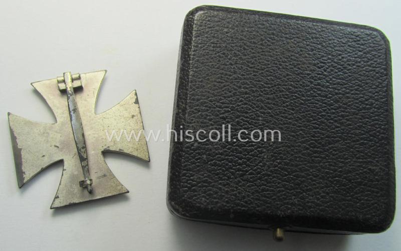 'Eisernes Kreuz 1. Kl.' (or: Iron Cross 1st class) being a (typical) maker- (ie. '100'-) marked example as was produced by the maker (ie. 'Hersteller'): 'R. Wächtler u. Lange' and that comes in its original etui as issued