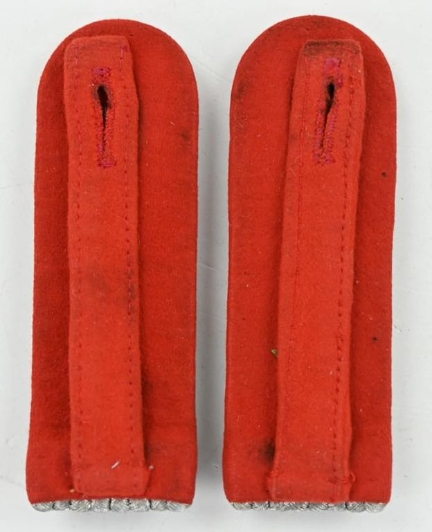 German WH Oberleutnant Shoulderboard Set Artillery