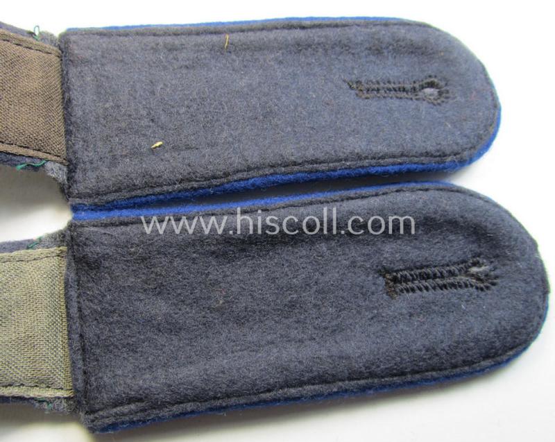 Attractive - and/or fully matching! - pair of WH (Luftwaffe) enlisted-mens'-type shoulderstraps as piped in the darker-blue-coloured branchcolour as was specifically intended for a: 'Soldat der Sanitäts-Truppen'