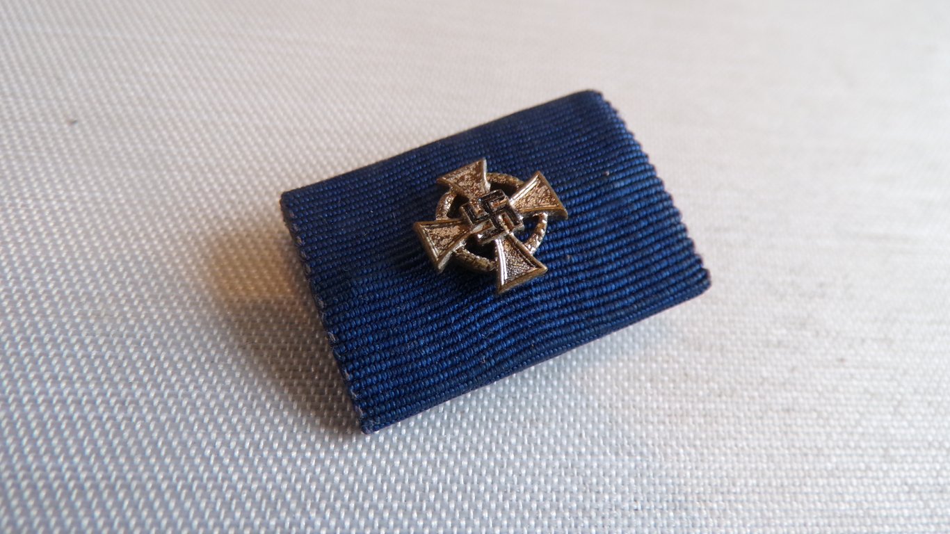 Cased 25-Year Faithful Service Medal