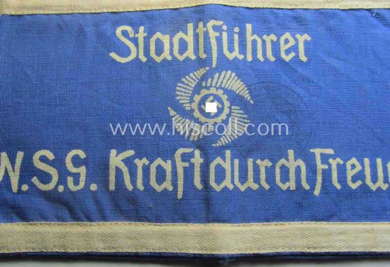 Unusually seen, linnen-based- and/or light-blue-coloured, DAF- (ie. KDF-) related armband (ie. 'Armbinde') showing white-linnen-toned borders and depicting the typical 'KDF'-logo and text: 'Stadtführer - N.S.G. Kraft durch Freude'