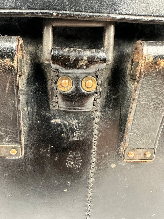 Wehrmacht Brustmikrofon 33 in Original Pouch.