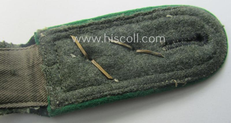 Single, WH (Heeres) NCO-type (ie. 'M36-/M40'-pattern- and 'rounded-styled-') shoulderstrap: 'Oberfeldwebel eines Gebirgsjäger-Rgts.'