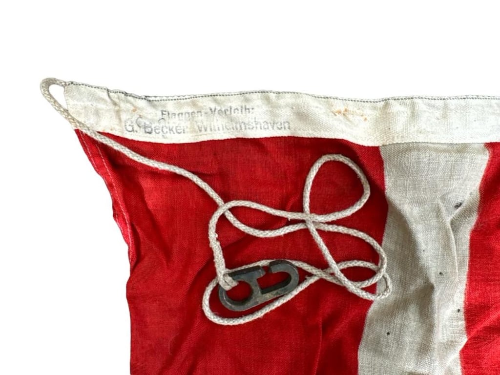 International Ships Signal Flag ' 4 ' ( Numeral pennant )