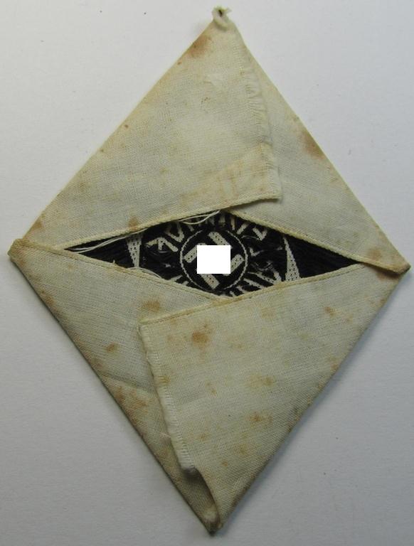 Superb - and rarely found! - DJ- (ie. 'Deutsches Jungvolk'-) so-called: 'Leistungsabzeichen in Schwarz' (or: black-class youth sports'-badge) being a cloth-based version as executed in the neat: 'BeVo'-weave pattern