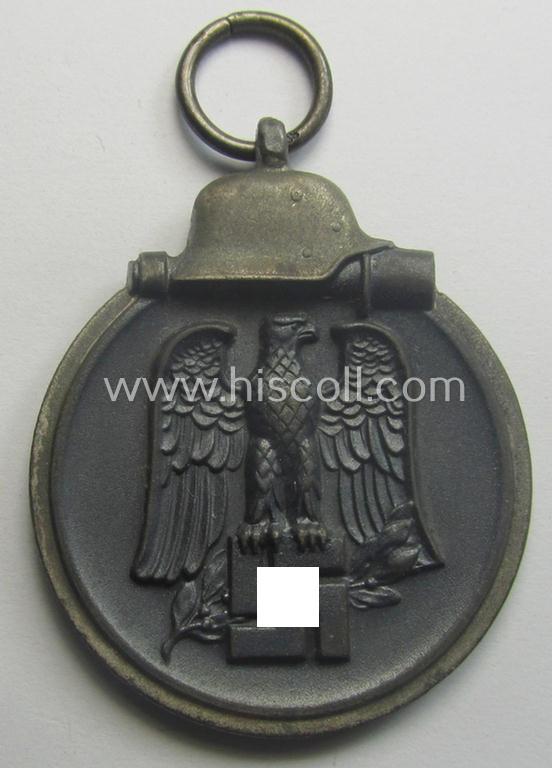 Fully matching medal-set: 'Winterschlacht im Osten 1941/42' as produced by the: 'Hauptmünzamt - Wien'-company being a clearly maker- (ie. '30'-marked) specimen that came stored in its original 'Zellstoff'-based pouch of issue as found