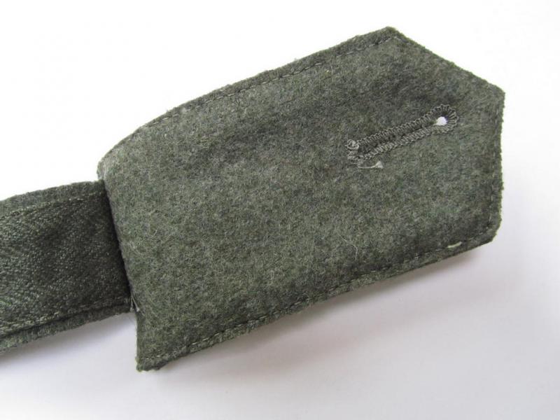 Neat - albeit regrettably single - 'cyphered'- (and IMO mid-war-period-) WH (Kriegsmarine) enlisted-mens'-type shoulderstrap, as was intended for a: 'Soldat eines Küsten-Artillerie-Regiments' 