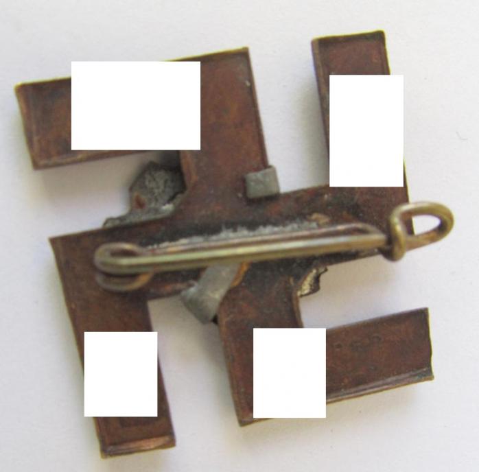 Commemorative- and/or copper-based- 'tinnie', being a neatly maker- (ie. 'W. Redo'-) marked example, depicting a swastika-sign mentioning the date: '1 März 1935' upon which a map of the 'Saarland'-region is affixed