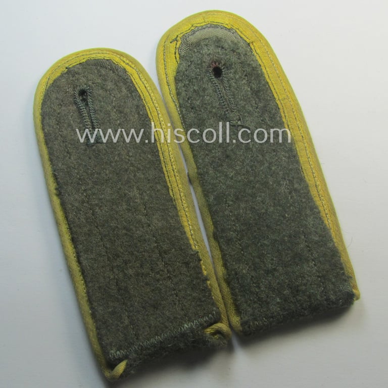 Pair of later-war-period, WH (Heeres) so-called: 'M44'-styled, 'simplified', NCO-type shoulderstraps as was intended for an: 'Uffz. der Nachrichten-Trpn.'