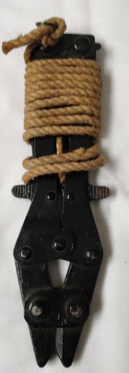 WW2 British Army wirecutters and carrier