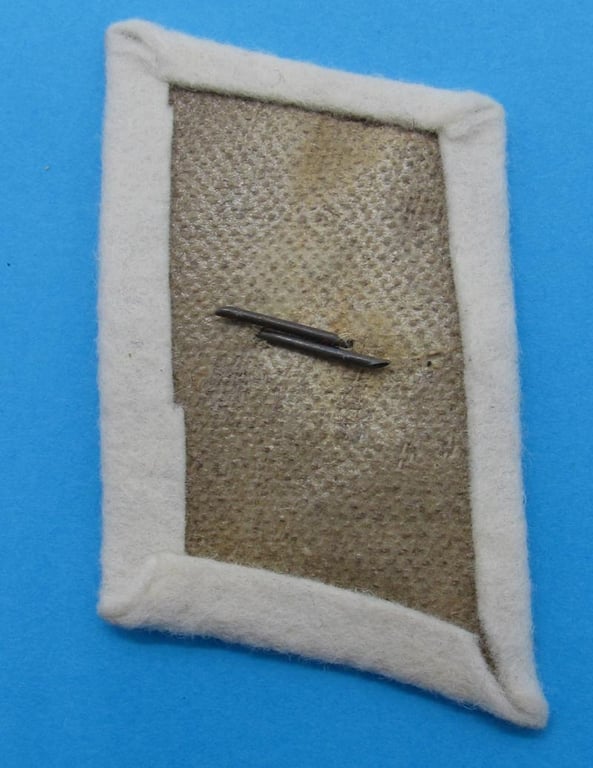 Hermann Göring division collar tabs