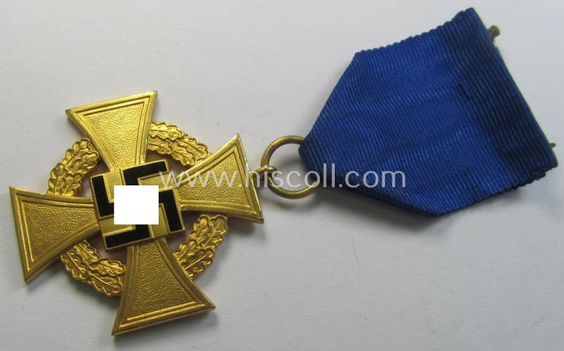 Attractive, 'Treuedienst Ehrenzeichen 1. Klasse' being a (typical) non-maker-marked example that came mounted onto its original ribbon (ie. 'Bandabschnitt') and that comes stored in its non-maker-marked etui as issued and/or found