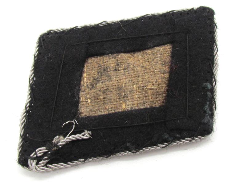 Waffen-SS ‘Untersturmführer’ officer collar tab set