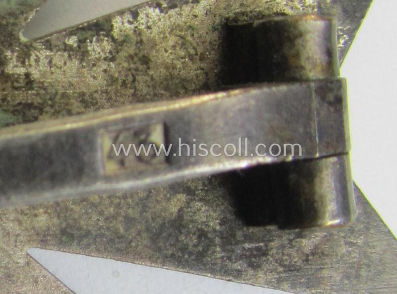 Attractive, 'Kriegsverdienstkreuz 1. Klasse mit Schwertern' being a clearly maker- (ie. '43' -) thus by the maker: 'Julius Bauer u. Söhne'-marked specimen that is executed in typical, silverish-coloured metal (ie. 'Buntmetall')