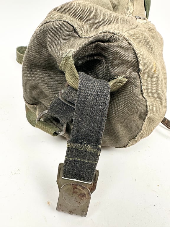 Rare Fallshirmjager gasmask/bag "ebd"