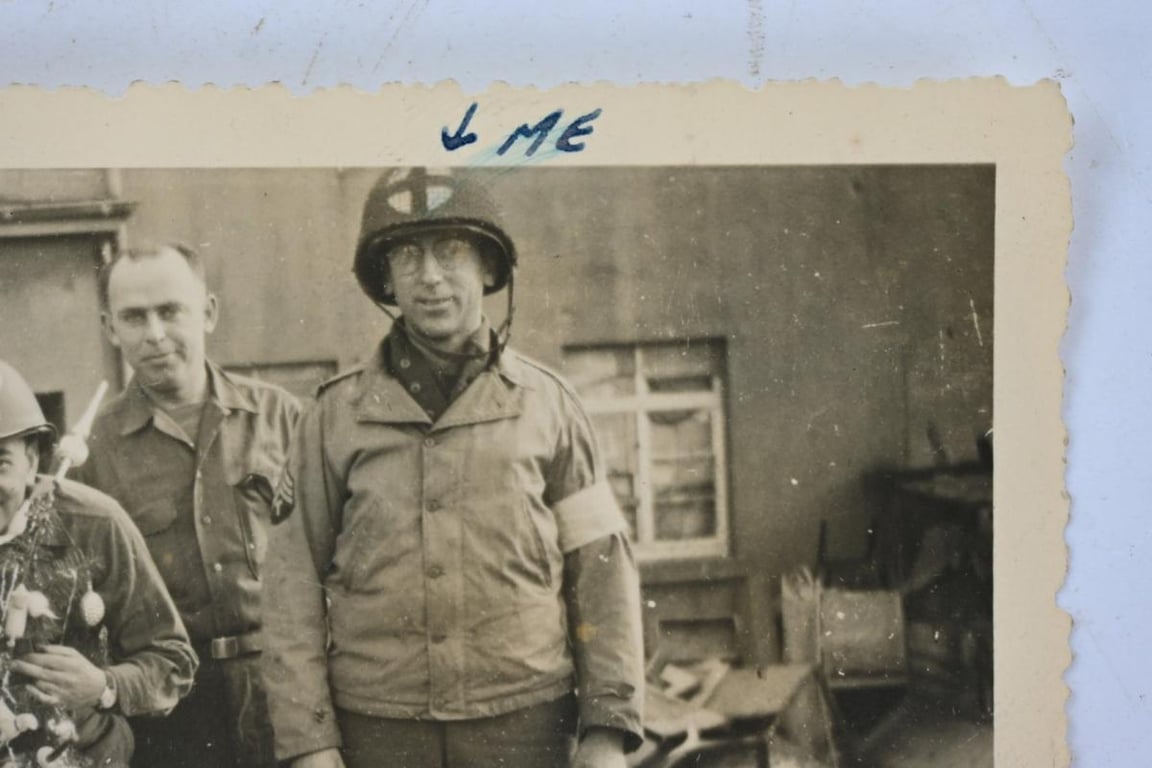US WW2 Medic Group Picture 'Medical Detachment 82nd Engineer Battalion'