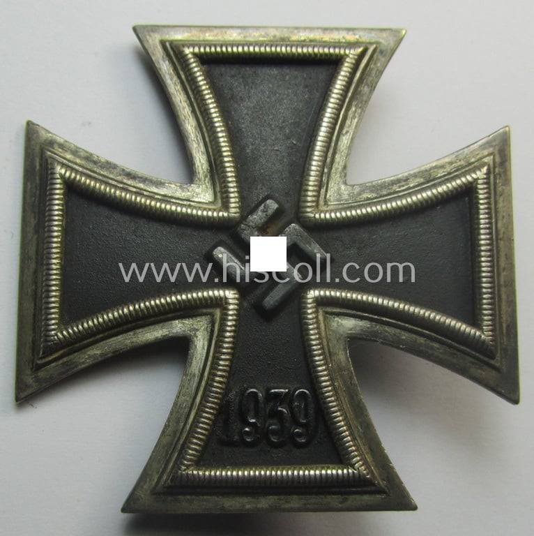 'Eisernes Kreuz 1. Klasse' (ie. Iron Cross 1st class) being a clearly maker- (ie. '26'-) marked) example by the company: 'B.H. Mayer's Kunstprägeanstalt'