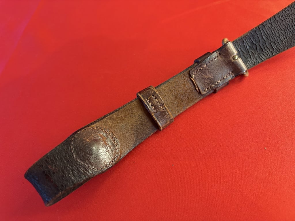 BRITISH WWII WILTSHIRE REGIMENT OFFICERS VISOR CAP, BELT AND CROSS STRAPS. ADDITIONAL PHOTOS