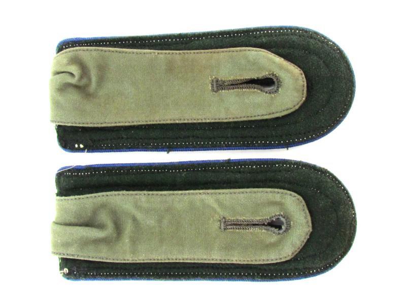 Wehrmacht ( Heer ) M36 medical or Sanitäter nco or Unteroffizier shoulder boards