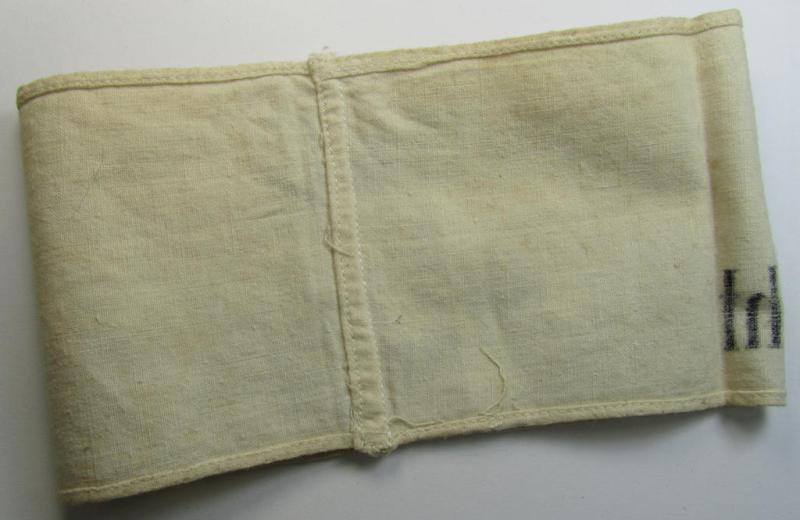 Attractive - and hardly used! - WH (Heeres) related, white-coloured armband (ie. 'Armbinde') being of the 'entirely printed'-type showing the text: 'Im Dienst der Deutschen Wehrmacht'