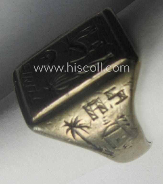 WH (LW-/Heeres- ie. 'Deutsches Afrikakorps'-) related, metal-based (ie. silver-coloured- and/or I deem genuine silver-based) so-called: 'souvenir'-ring depicting an engraved palmtree and desert scenery and showing the text: 'Tunis'