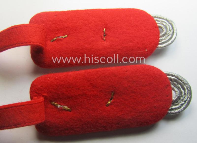Pair of WH (Luftwaffe) officers'-type shoulderboards as piped in the bright-red-coloured branchcolour was intended for usage by an: 'Oberst eines Flak-Artillerie Rgts. o. Abtlgs.'