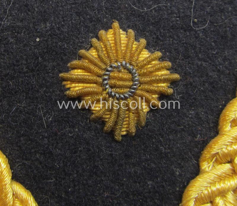 Neat - and not that often seen! - example of a 'standard-issue'-type, WH (Kriegsmarine) rank-chevron (or: 'Armwinkel') as was intended for usage on the various darker-blue-coloured naval tunics as was intended for an: 'Matrosen-Stabsgefreiter'