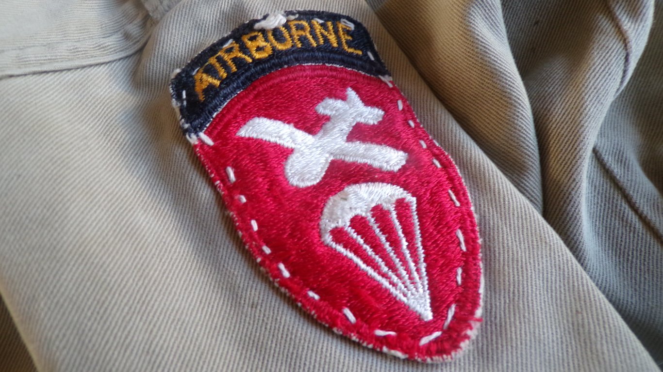Named and identified U.S Paratrooper jump smock